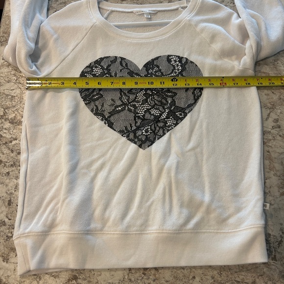 VS Long Sleeve Lace Heart Graphic Sweatshirt Medium - Picture 9 of 11